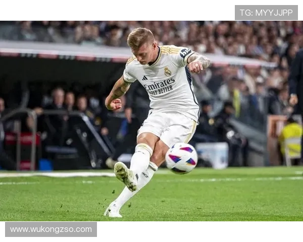 B费与托尼·克罗斯：组织核心的传球风格与比赛参与度对比分析