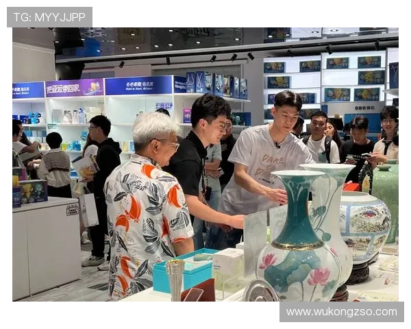 李梓嘉训练间隙竟然带着豪表自拍，这普通人第一反应是唉？